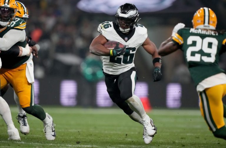 Eagles extinguish Packers in battle of NFC heavyweights