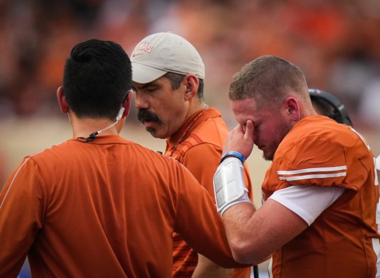 Arch Manning steps in for Texas after starting QB Quinn Ewers goes down