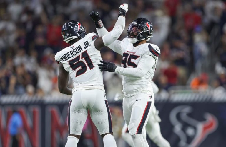 Texans contain Williams, hold off Bears for win on SNF