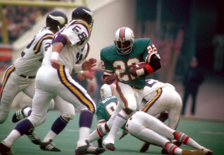 Key member of ‘perfect’ 1972 Miami Dolphins dies at 77