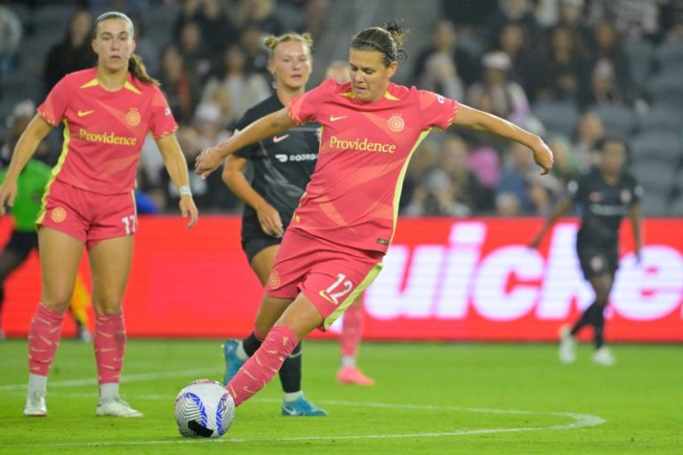 Christine Sinclair, like Alex Morgan, to retire from pro soccer