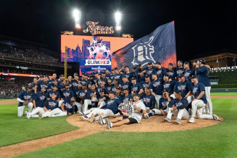 Tigers complete epic turnaround, reach playoffs for first time in 10 years