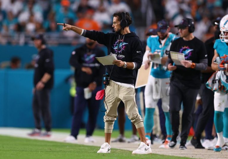 Mike McDaniel, Dolphins in early season freefall after MNF loss