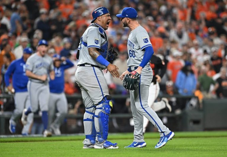 MLB playoffs highlights: Royals sweep Orioles to reach ALDS