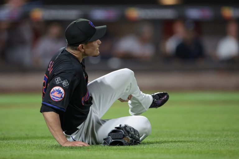 Mets shock everybody with MLB playoffs decision