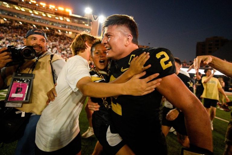 Vanderbilt pulls off stunning upset of No. 2 Alabama