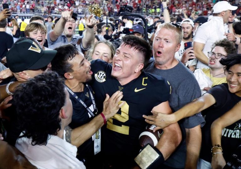 Vanderbilt QB surprised by idol Johnny Manziel after Bama upset