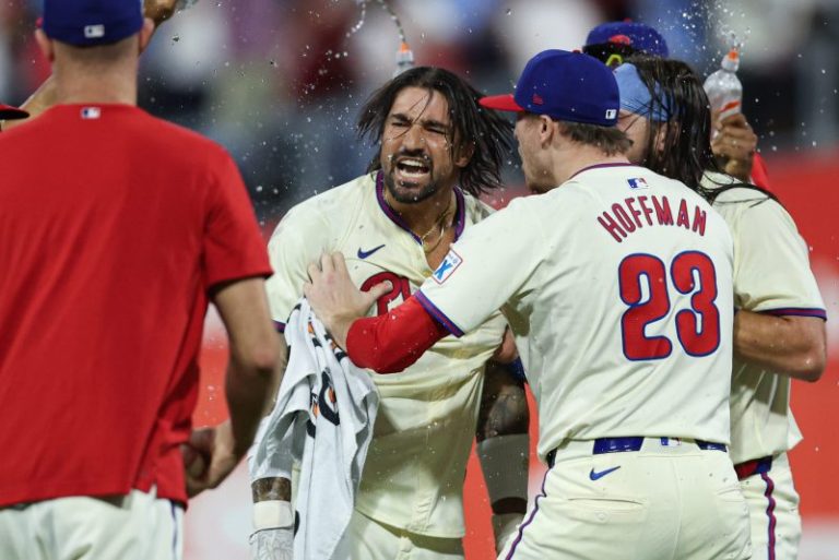 Phillies strike back at Mets with walk-off win in dogfight series