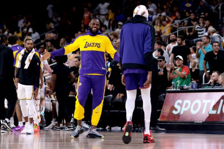Watch: LeBron, Lakers delighted as fan is ejected from arena