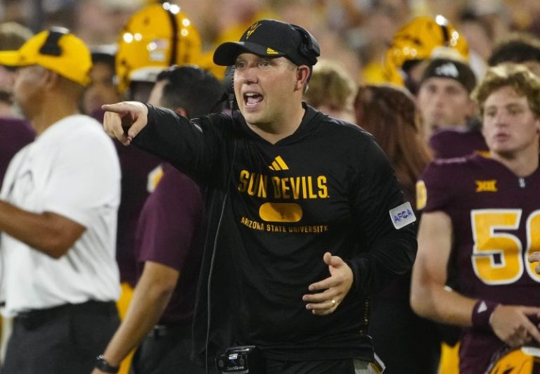 College football team to hold open kicking tryouts after missed FGs