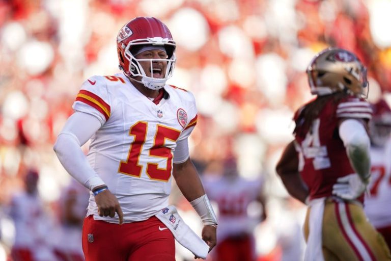 Without Mahomes’ fireworks, Chiefs serve up notice to rest of NFL