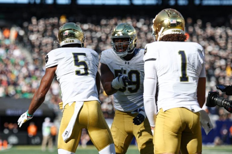 Oregon remains No. 1, Notre Dame on rise in college football coaches poll