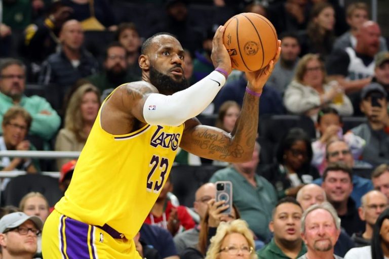 Opinion: LeBron’s Kamala Harris endorsement is powerful and historic