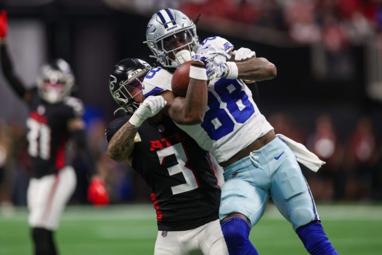 Another Cowboys star exits as Lamb leaves game with shoulder injury