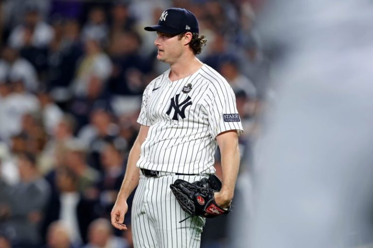 Cy Young winner, Yankees call each others’ bluffs in opt-out saga