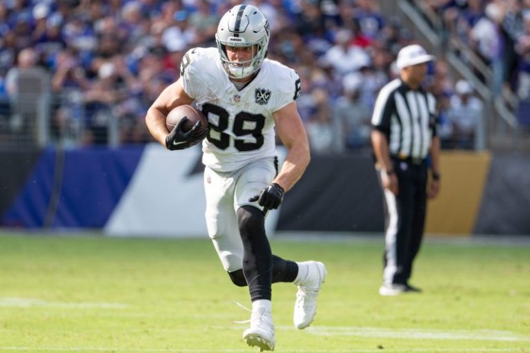 Raiders standout breaks NFL record for rookie tight ends