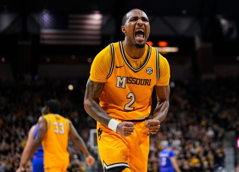 Missouri stuns No. 1 Kansas as Jayhawks lose second straight game