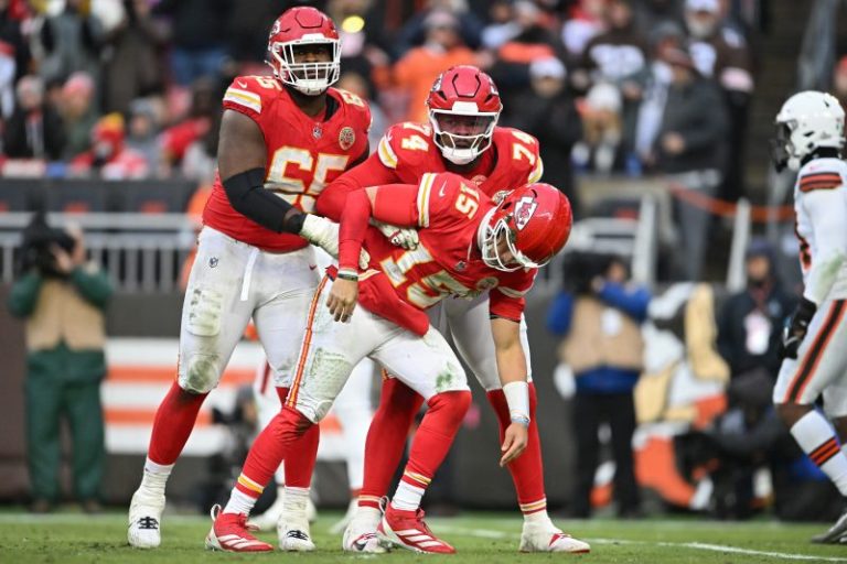 32 things we learned in NFL Week 15: Patrick Mahomes’ injury casts pall
