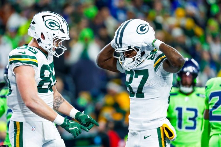Packers embarrass Seahawks at home in matchup of playoff contenders