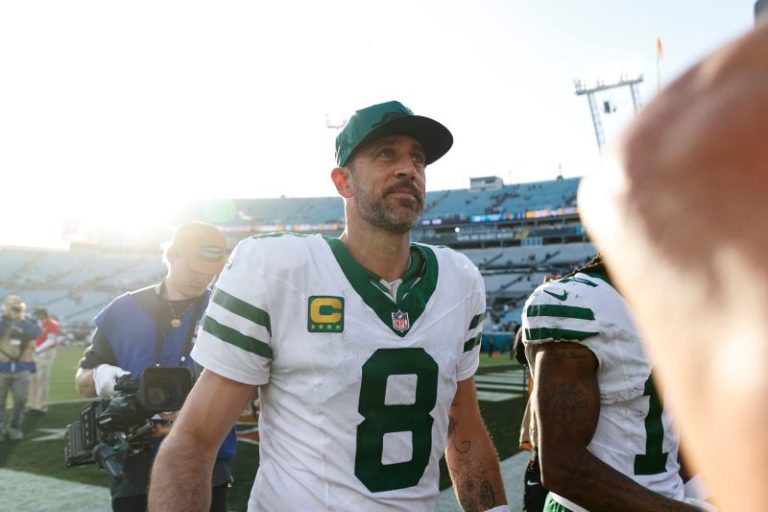 Aaron Rodgers to take time deciding NFL future after season