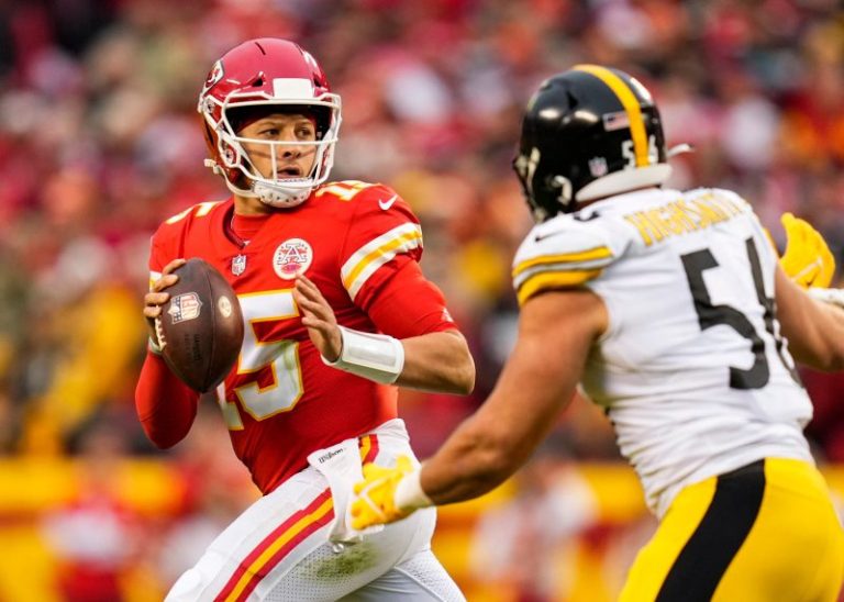 NFL Week 17 picks: Will Chiefs wrap up No. 1 seed on Christmas?