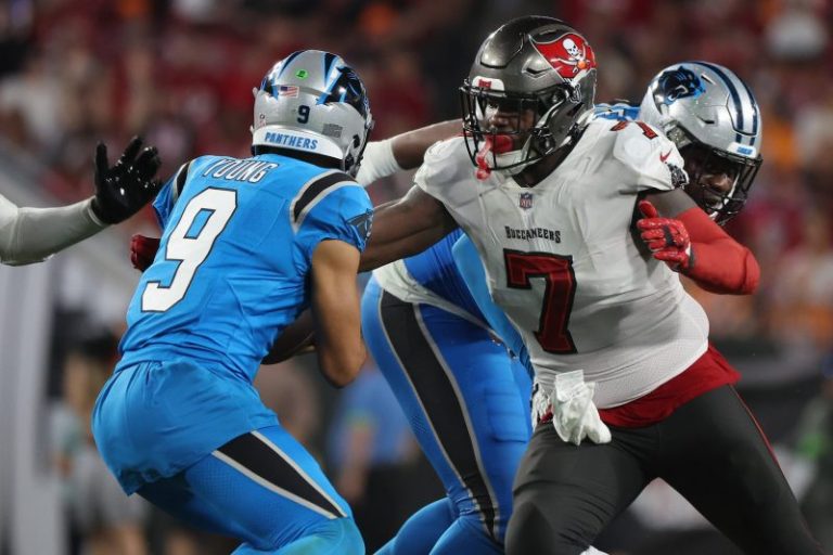 Shaq Barrett comes out of retirement to reunite with Bucs
