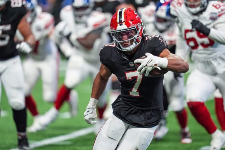 NFL playoff scenarios Week 17: One conference about to be locked in?