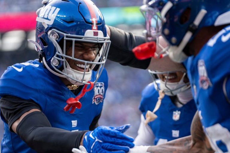Giants lose inside track on No. 1 pick, but team stands up for rare win