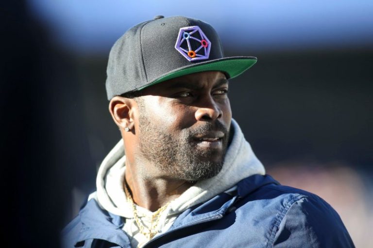 Michael Vick in talks to be Sacramento St., Norfolk St. football coach