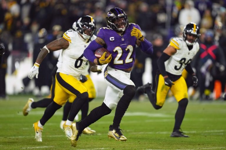 Star players help Ravens run to new lengths in romp over Steelers
