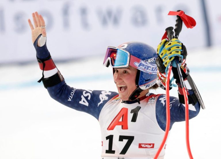 Lauren Macuga wins World Cup super-G race; Lindsey Vonn in fourth