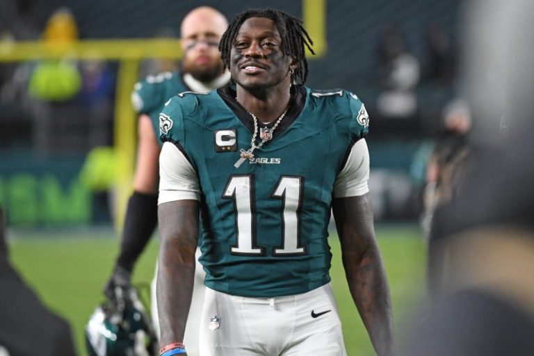 Eagles’ A.J. Brown makes big play: Showing kids it’s cool to read