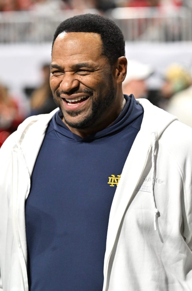 Who was the honorary captain for Notre Dame in the CFP national championship?