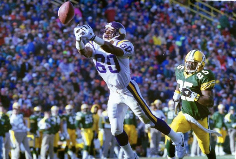 Hall of Fame WR says Vikings should stick with QB Sam Darnold