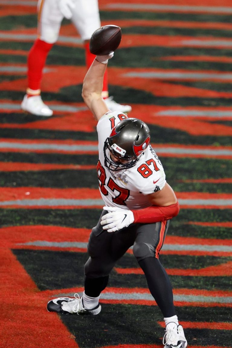 Rob Gronkowski shuts down rumors of NFL comeback: ‘Crazy bro’