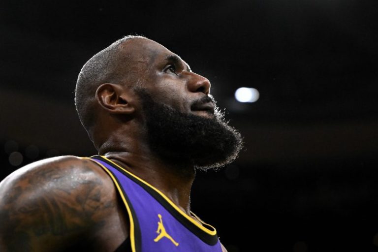 Lakers preparing to be without LeBron James for up to two weeks