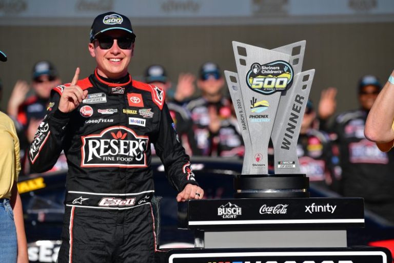 Bell wins NASCAR race at Phoenix for third straight victory in 2025