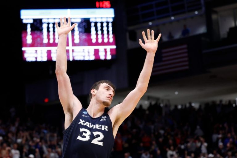 Xavier celebrates with ‘Horns Down’ after beating Texas in First Four