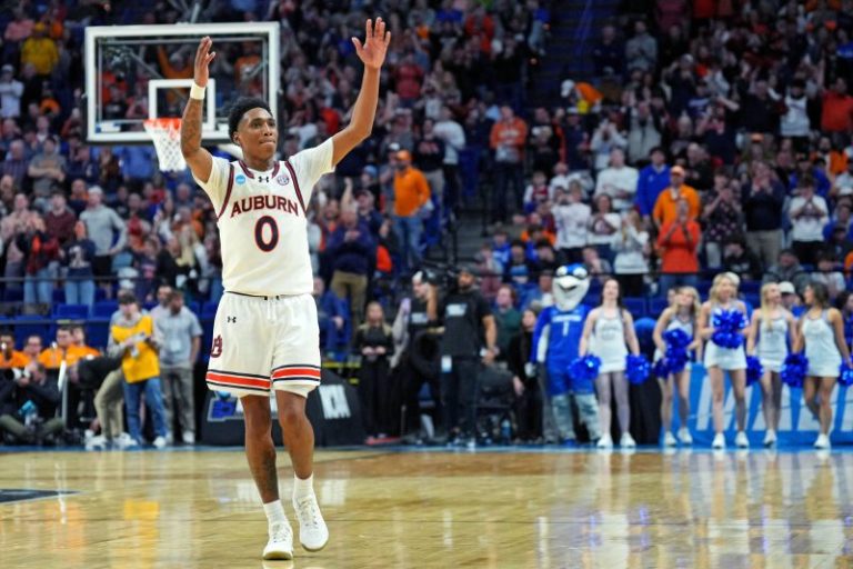 Sweet 16 schedule, bracket predictions for men’s March Madness