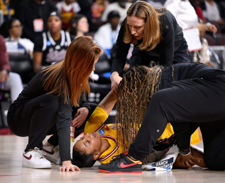 Did JuJu Watkins tear her ACL? Season-ending knee injury update