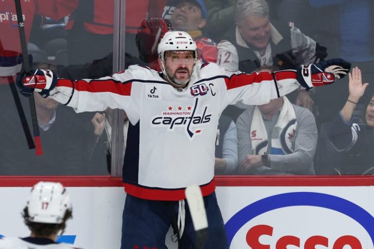 Ovechkin scores again, closes in on Gretzky record