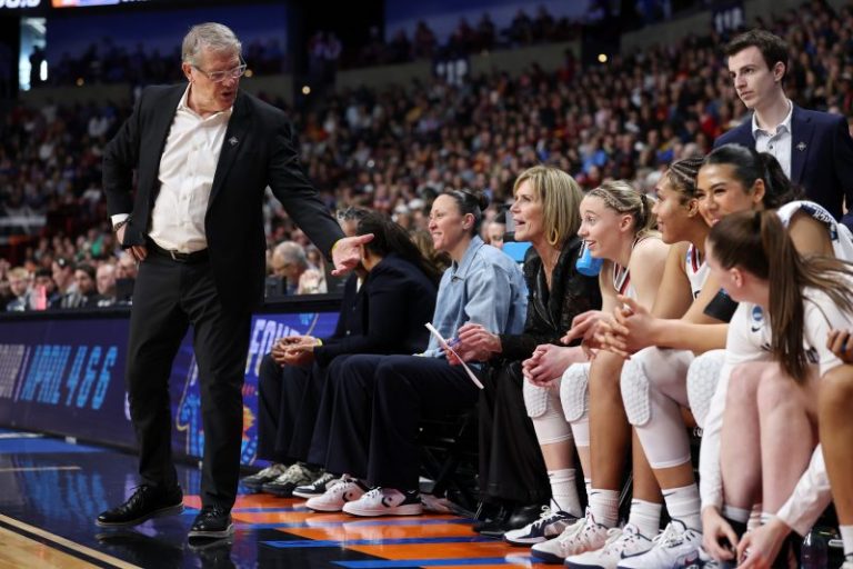 Geno Auriemma not surprised by Paige Bueckers’ scoring ‘spectacular’