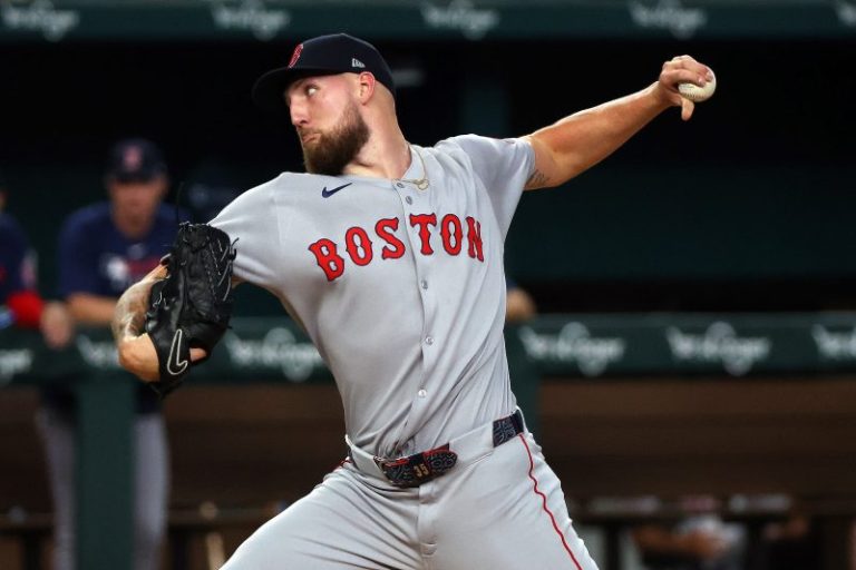 Red Sox agree to $170 million extension with new ace