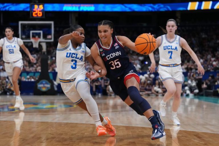 Women’s championship blowouts: Where does UConn-South Carolina rank?