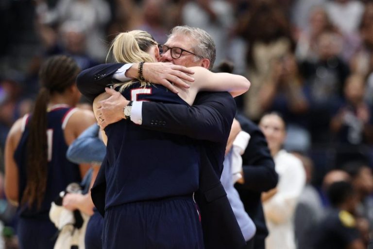 WATCH: Bueckers, coach Auriemma share emotional hug in NCAA final