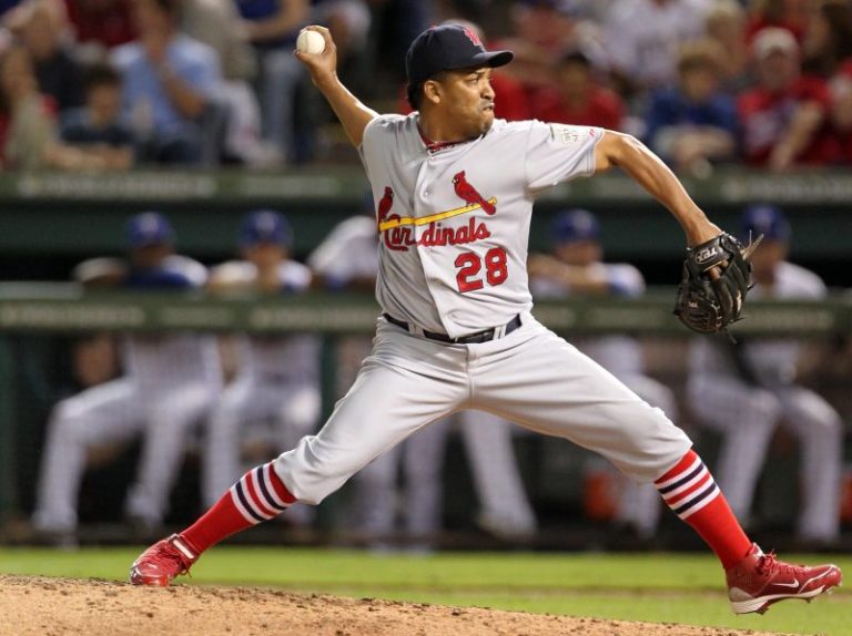 Baseball world reacts to Octavio Dotel’s death