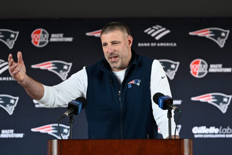 New Patriots head coach sets tone in speech to players