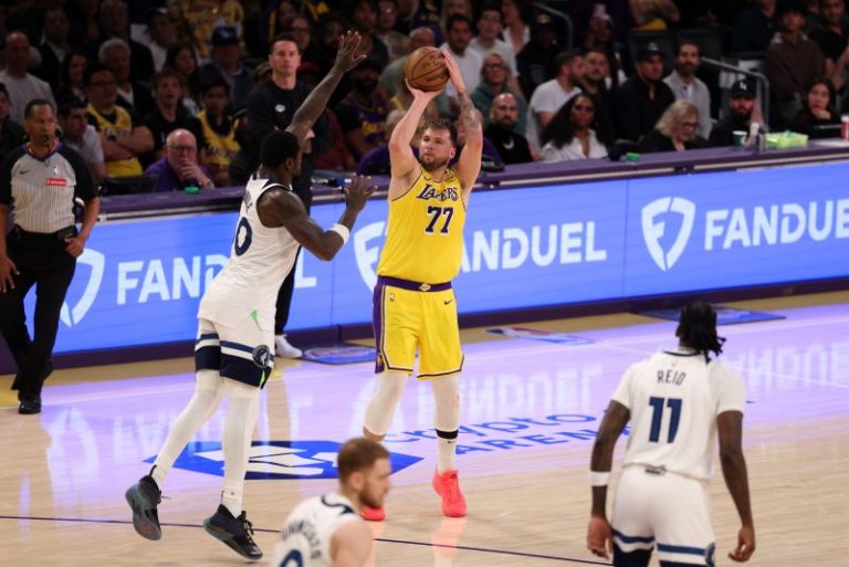 Lakers vs. Timberwolves: Game 3 updates, highlights