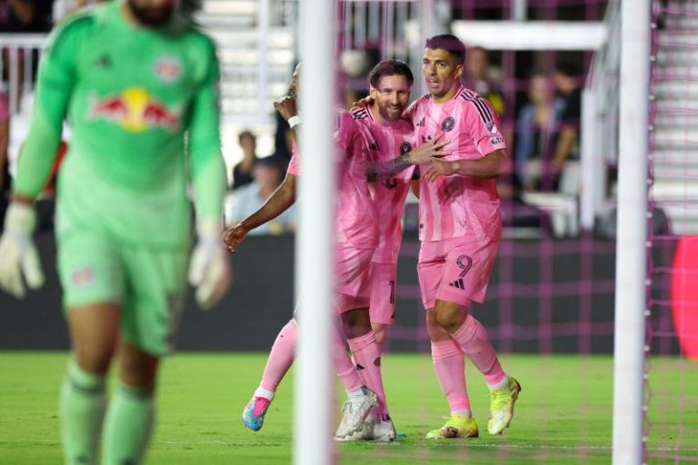 Messi nets first goal in five games in front of Mahomes as Miami cruises