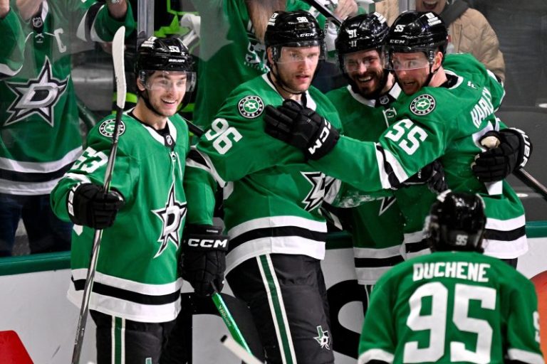 Stars player stuns Avalanche with hat trick vs. former team: Highlights